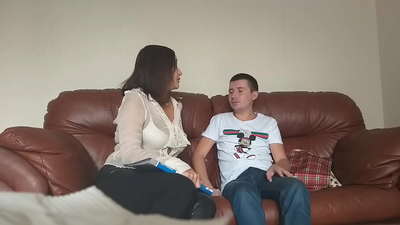 شرمنده زده کونکی د نه ستړي کیدونکي ښوونکي سره ټوکه وکړه (ملف الینا تومانوا)